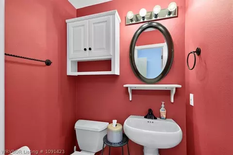 Bath - 9109 Canopy Oaks Dr, Fort Smith, AR 72903 photo 1 of 6