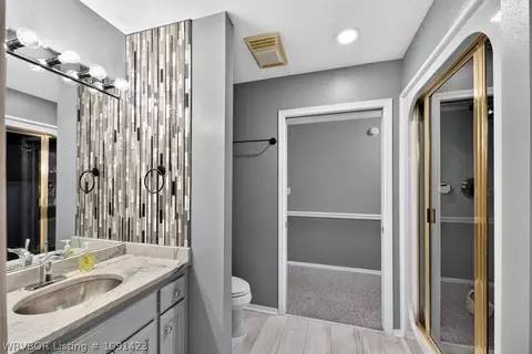 Bath - 9109 Canopy Oaks Dr, Fort Smith, AR 72903 photo 4 of 6
