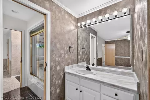 Bath - 9109 Canopy Oaks Dr, Fort Smith, AR 72903 photo 5 of 6