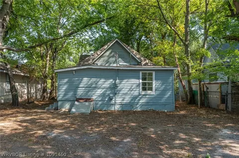 Exterior - 2704 N J St, Fort Smith, AR 72901 photo 8 of 10