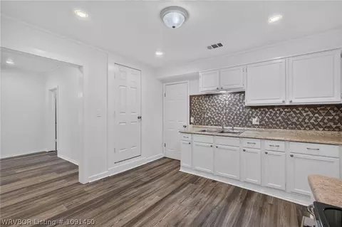 Entry Way - 2704 N J St, Fort Smith, AR 72901 photo 4 of 6