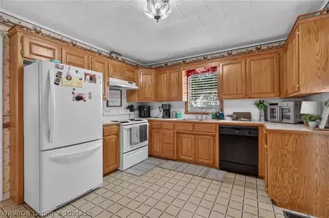 Kitchen - 4905 Highway 64, Alma, AR 72921 photo 1 of 2