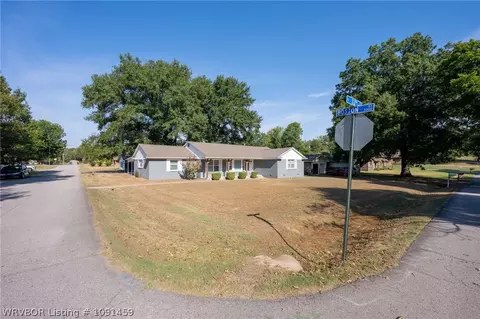 Exterior - 2920 S 33rd St, Fort Smith, AR 72903 photo 4 of 15