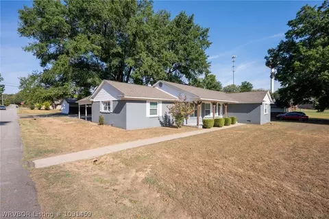Exterior - 2920 S 33rd St, Fort Smith, AR 72903 photo 5 of 15