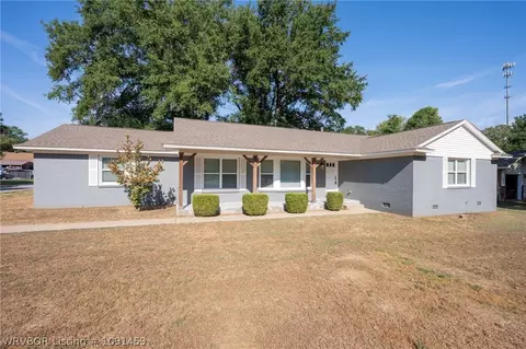 Exterior - 2920 S 33rd St, Fort Smith, AR 72903 photo 2 of 15
