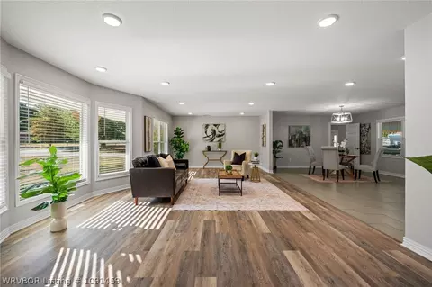Living - 2920 S 33rd St, Fort Smith, AR 72903 photo 2 of 5