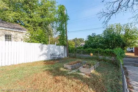 Exterior - 2205 S V St, Fort Smith, AR 72901 photo 11 of 17