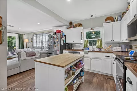 Kitchen - 2205 S V St, Fort Smith, AR 72901 photo 2 of 3