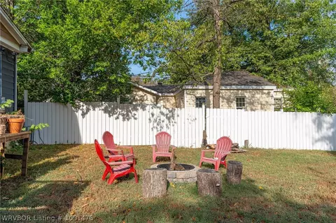 Exterior - 2205 S V St, Fort Smith, AR 72901 photo 5 of 17