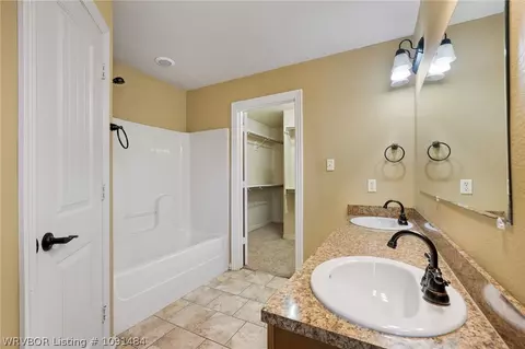 Bath - 1808 Fairbanks Dr, Barling, AR 72923 photo 1 of 3