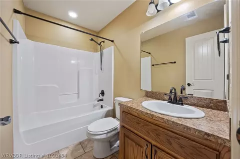 Bath - 1808 Fairbanks Dr, Barling, AR 72923 photo 3 of 3