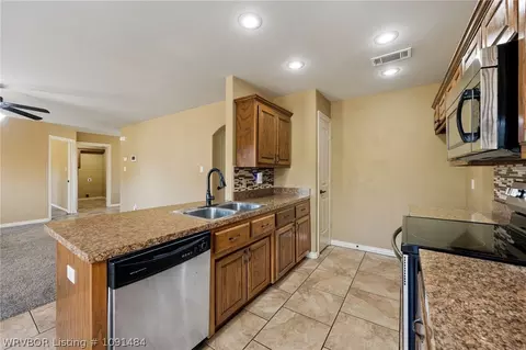 Entry Way - 1808 Fairbanks Dr, Barling, AR 72923 photo 3 of 3