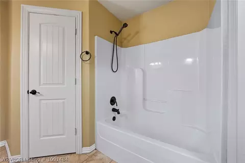 Bath - 1808 Fairbanks Dr, Barling, AR 72923 photo 2 of 3