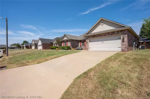 Exterior - 1808 Fairbanks Dr, Barling, AR 72923 photo 2 of 7
