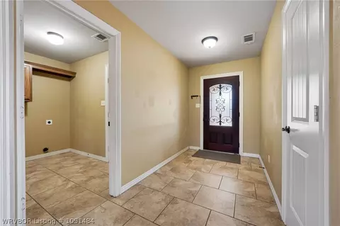 Entry Way - 1808 Fairbanks Dr, Barling, AR 72923 photo 1 of 3