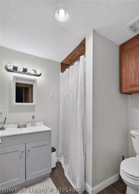 Bath - 2124 Valley Ln, Fort Smith, AR 72901 photo 1 of 2