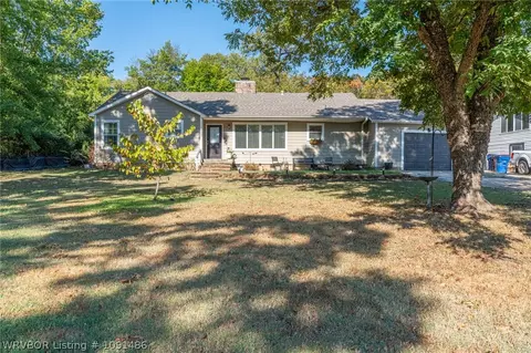 Exterior - 2124 Valley Ln, Fort Smith, AR 72901 photo 2 of 14