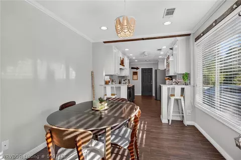 Dining - 2124 Valley Ln, Fort Smith, AR 72901 photo 2 of 2