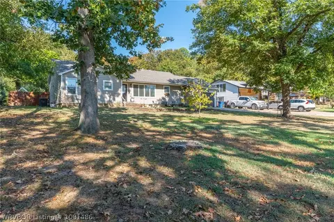 Exterior - 2124 Valley Ln, Fort Smith, AR 72901 photo 3 of 14