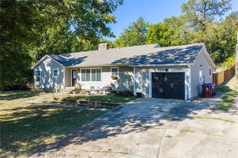 Exterior - 2124 Valley Ln, Fort Smith, AR 72901 photo 4 of 14