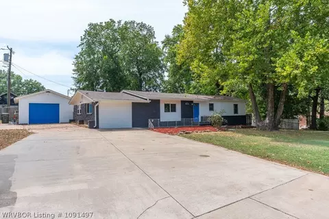 Exterior - 706 Martin Dr, Fort Smith, AR 72908 photo 3 of 13