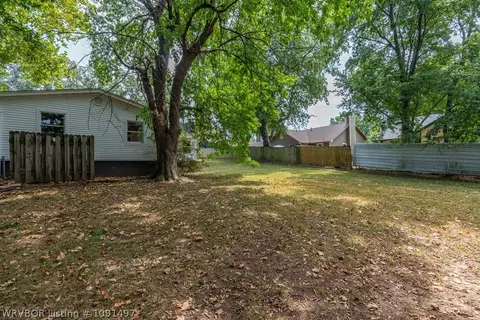 Exterior - 706 Martin Dr, Fort Smith, AR 72908 photo 6 of 13
