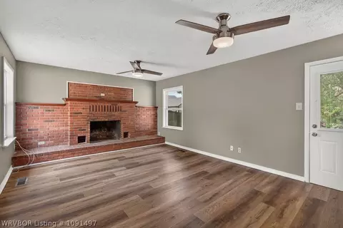 Living - 706 Martin Dr, Fort Smith, AR 72908 photo 4 of 5