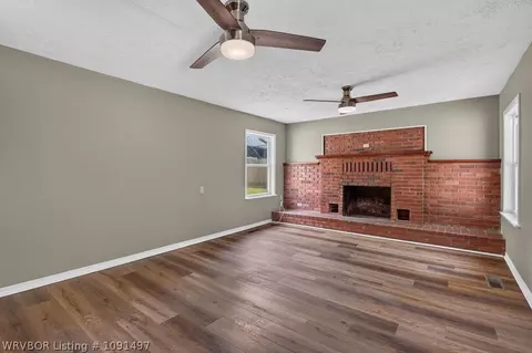 Living - 706 Martin Dr, Fort Smith, AR 72908 photo 3 of 5