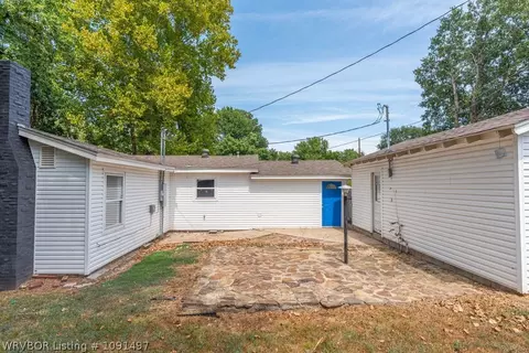 Exterior - 706 Martin Dr, Fort Smith, AR 72908 photo 4 of 13