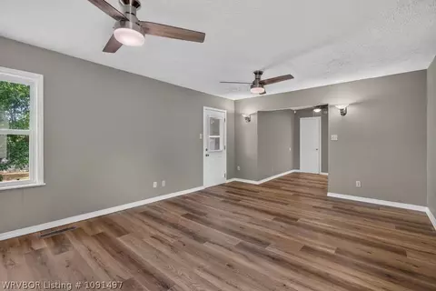 Living - 706 Martin Dr, Fort Smith, AR 72908 photo 2 of 5