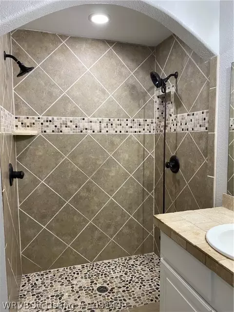 Bath - 3709 Chaffee Dr, Fort Smith, AR 72904 photo 1 of 3