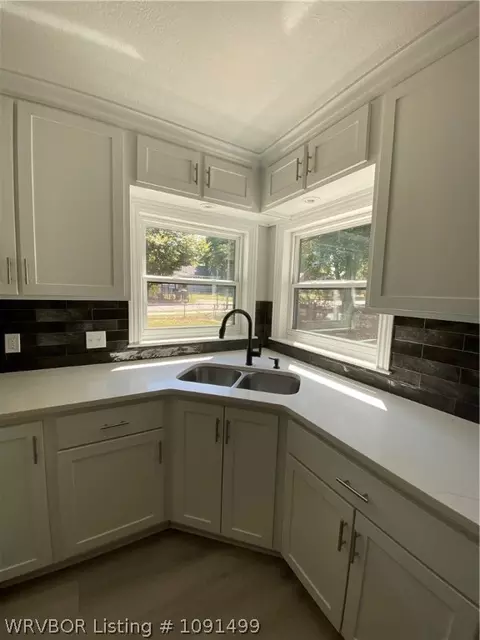 Kitchen - 3709 Chaffee Dr, Fort Smith, AR 72904 photo 3 of 4