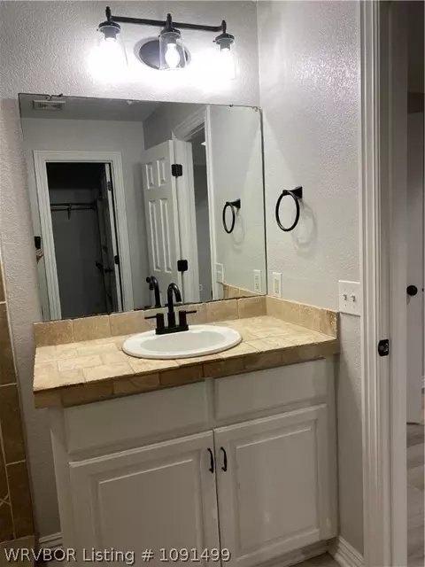 Bath - 3709 Chaffee Dr, Fort Smith, AR 72904 photo 2 of 3