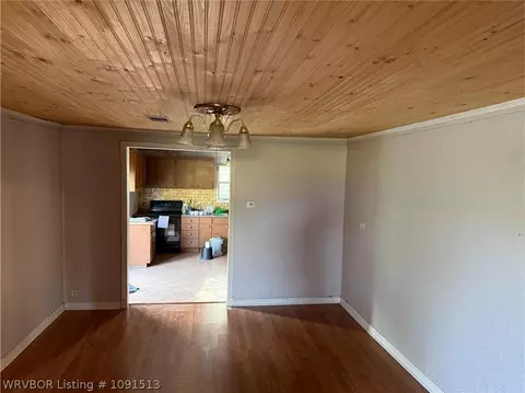 Living - 7827 State Line Rd, Fort Smith, AR 72901 photo 2 of 3