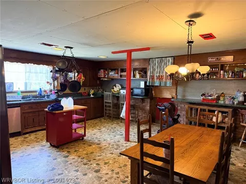 Kitchen - 610 W Logan St, Altus, AR 72821 photo 3 of 5