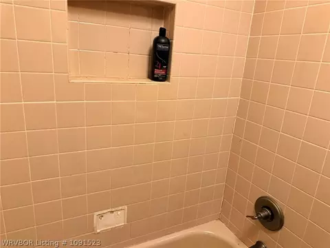 Bath - 610 W Logan St, Altus, AR 72821 photo 2 of 5