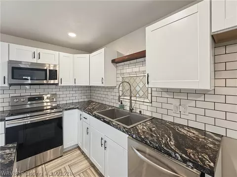 Kitchen - 28 Lighthouse Dr, Alma, AR 72921 photo 1 of 3