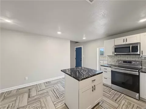 Kitchen - 28 Lighthouse Dr, Alma, AR 72921 photo 2 of 3