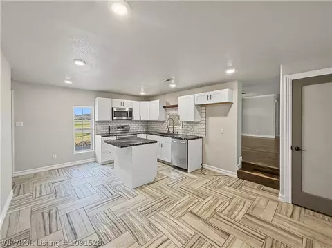 Kitchen - 28 Lighthouse Dr, Alma, AR 72921 photo 3 of 3