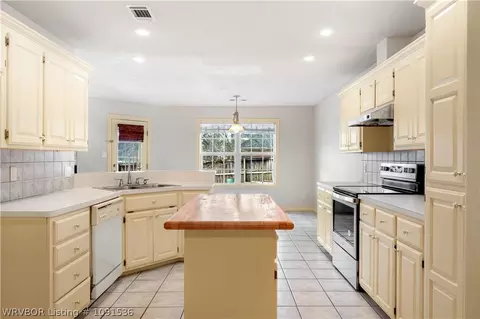 Kitchen - 3708 Sandy Pt, Fort Smith, AR 72903 photo 3 of 4