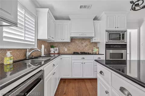 Kitchen - 2601 S 66th St, Fort Smith, AR 72903 photo 4 of 7