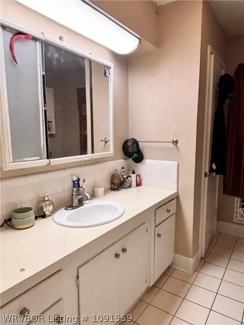 Bath - 7312 Holly Ave, Fort Smith, AR 72908 photo 1 of 4