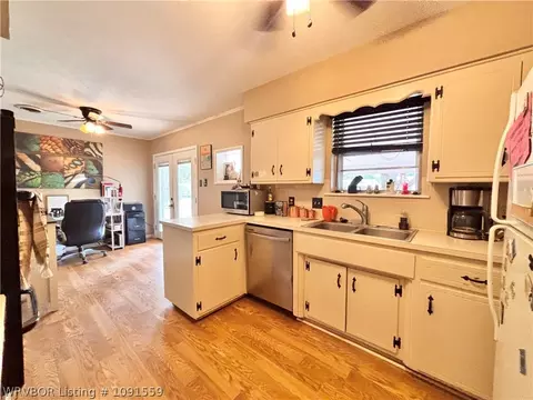 Kitchen - 7312 Holly Ave, Fort Smith, AR 72908 photo 2 of 2