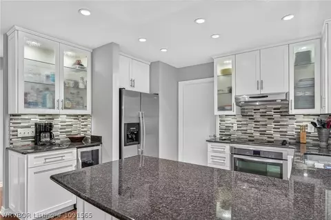 Kitchen - 93 Silver Point Dr, Mount Ida, AR 71957 photo 6 of 7