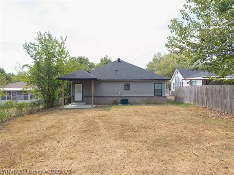 Exterior - 2614 37th St, Fort Smith, AR 72904 photo 10 of 12