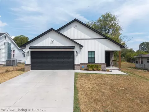 Exterior - 2614 37th St, Fort Smith, AR 72904 photo 4 of 12