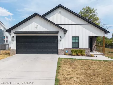 Exterior - 2614 37th St, Fort Smith, AR 72904 photo 2 of 12