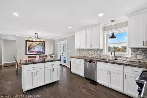 Kitchen - 8805 N Lake Ln, Hackett, AR 72937 photo 1 of 6