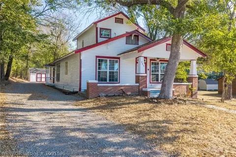 245 8th St, Booneville, AR 72927