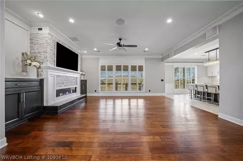 Living - 8331 Howard Hill Rd, Fort Smith, AR 72916 photo 2 of 6